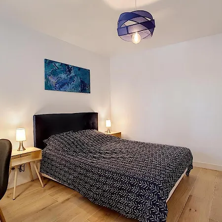 A La Devino Фрежюс