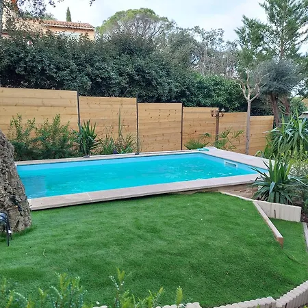 A La Devino * Фрежюс